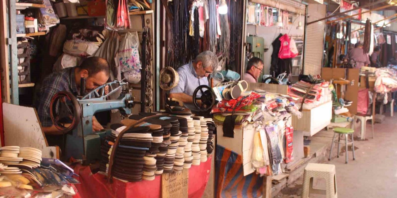 Ayakkabı Tamircilerinin İşleri Artışta
