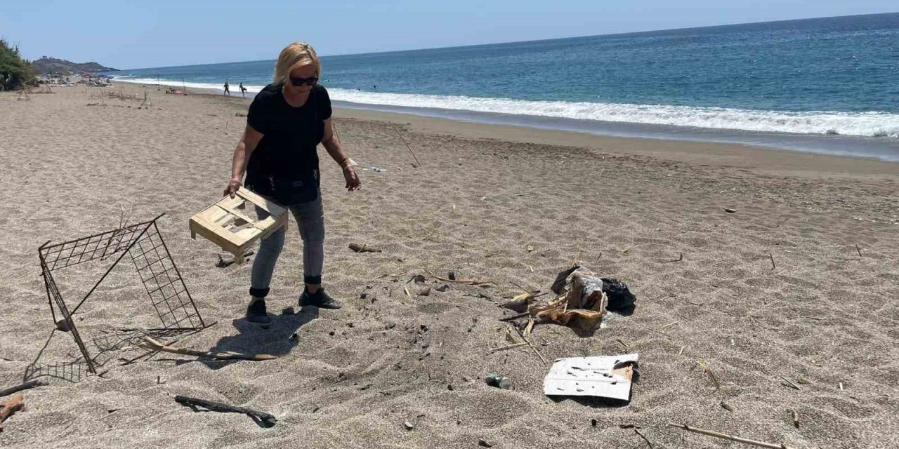 Caretta Caretta Yuvasının Üzerinde Yakılan Mangalı Gören Çevreciler Gözyaşlarını Tutamadı