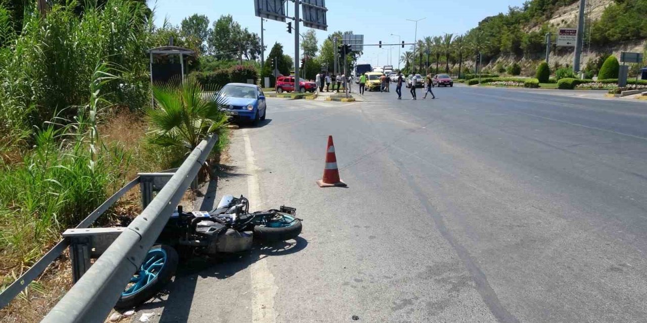 Ticari Taksi İle Çarpışan Motosiklet Sürücüsü Yaralandı