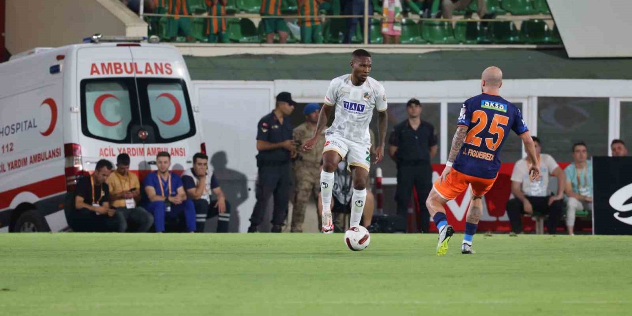 Trendyol Süper Lig: Alanyaspor: 1 - Başakşehir: 0 (ilk Yarı)