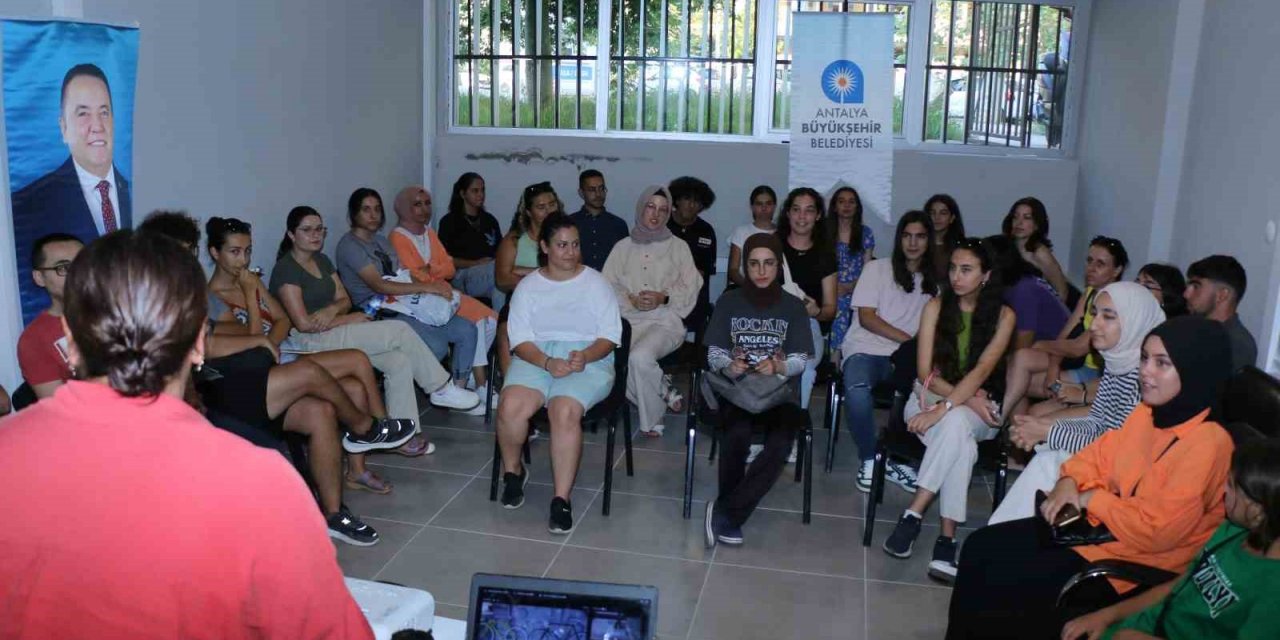 Büyükşehir Gençlere Yurtdışı Değişim Fırsatlarını Anlattı