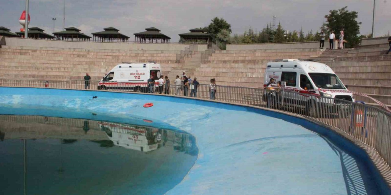 Türk Dünyası Parkında Çocukların Serinlik Arayışı Kötü Bitti