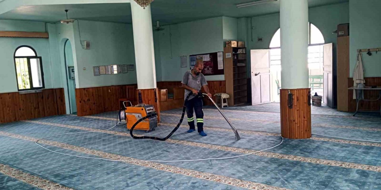 Akdeniz’de Cami, Okul Ve Parklara Özel Bakım