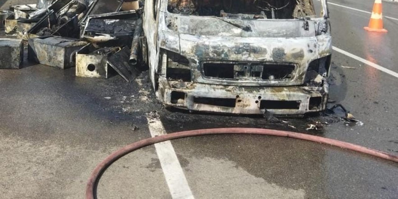 Doğal Gaz Kombi Yüklü Kamyon Küle Döndü