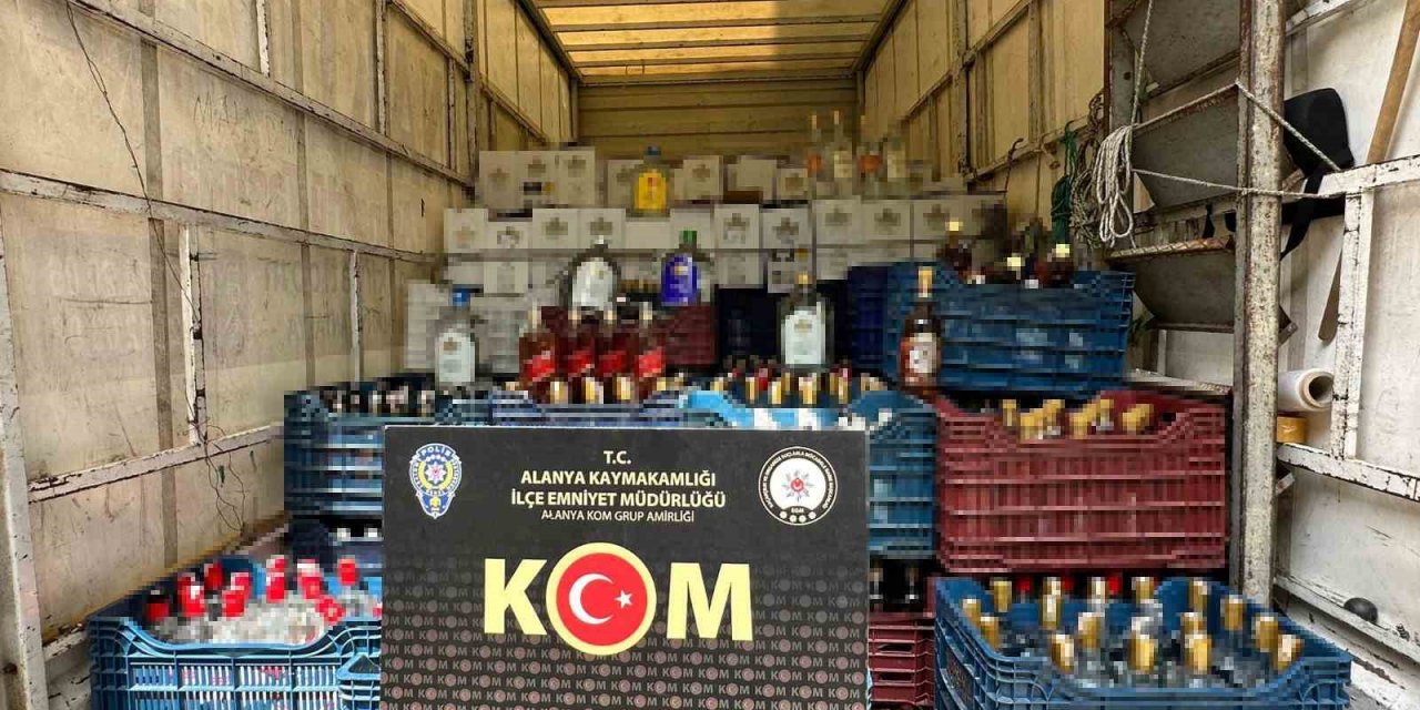 Antalya’da 2 Bin 550 Litre Sahte Alkol Ele Geçirildi