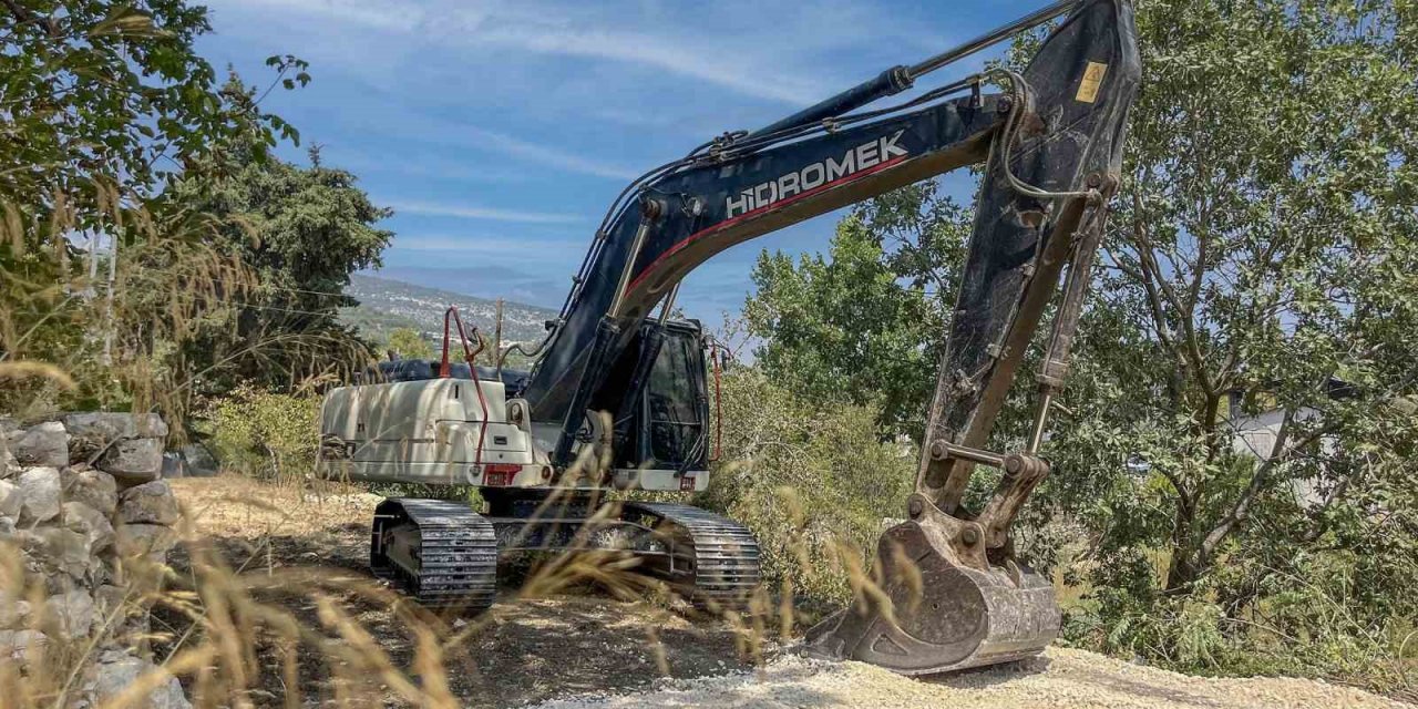 Tarsus’ta Kırsal Mahallerin Yol Sorunu Çözülüyor