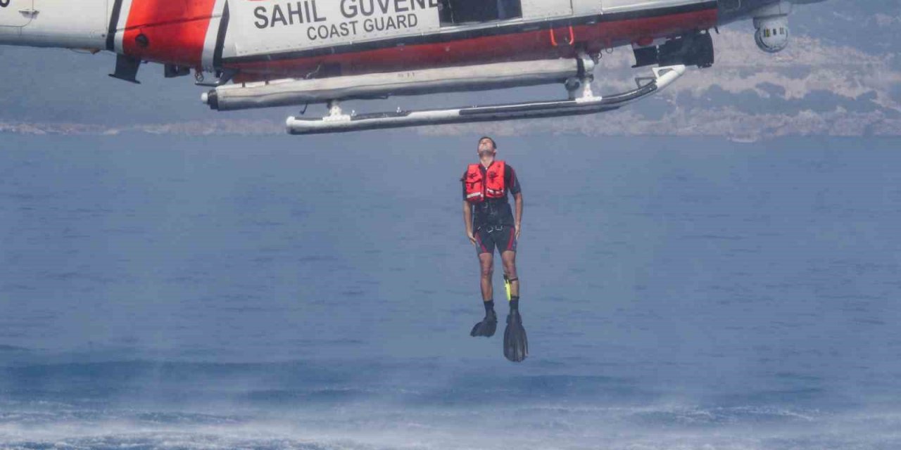 Antalya’da Sahil Güvenlik Komutanlığı Ekiplerinden Nefes Kesen Kurtarma Tatbikatı