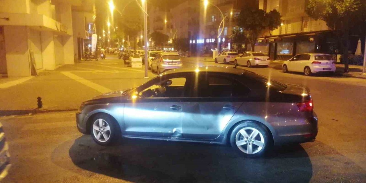 Alkollü Motosiklet Sürücüsü Otomobilin Altında Kalmaktan Son Anda Kurtuldu