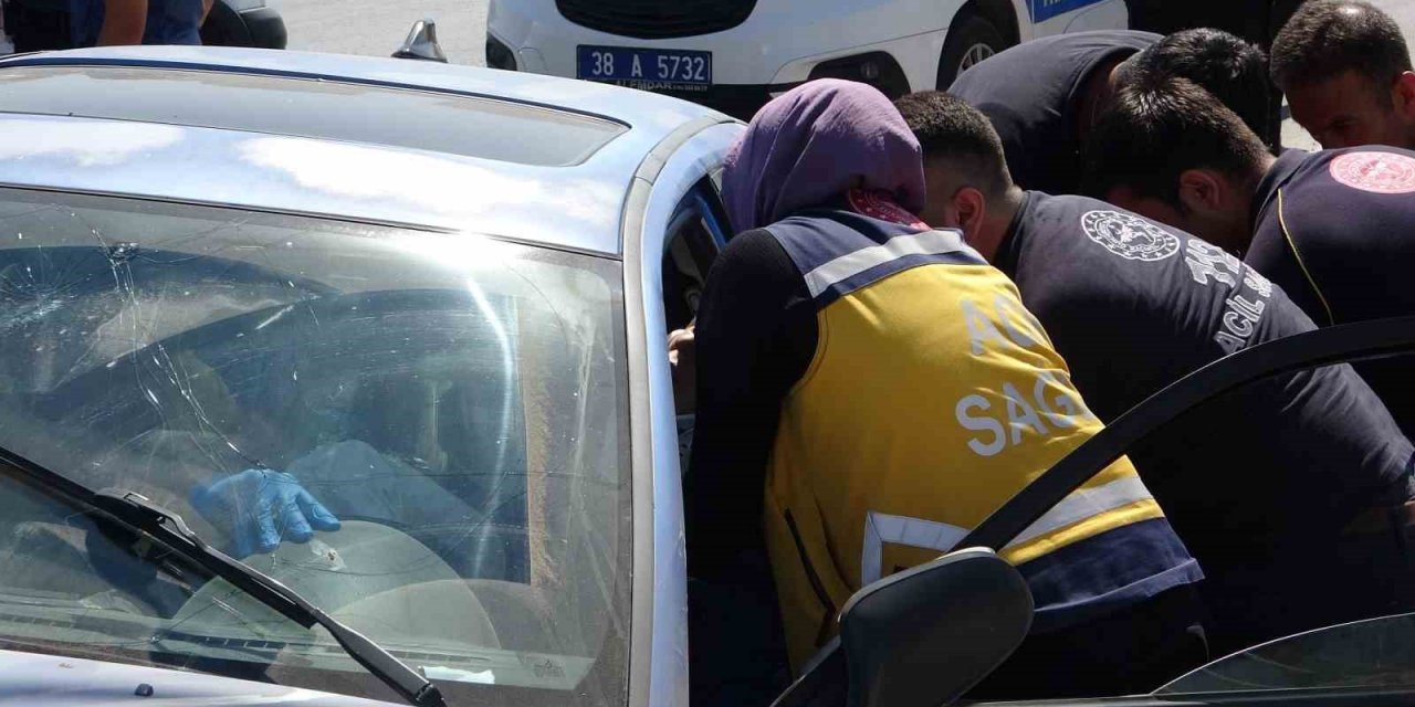 Kazada Araçta Sıkışan Sürücünün Feryadı Yürekleri Dağladı