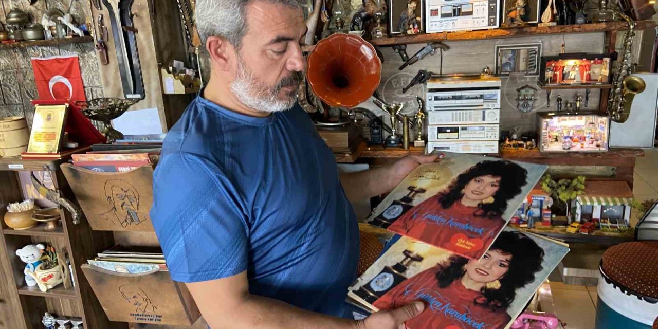 Sanatçı Gülden Karaböcek’in Şarkı Söylediği Çorbacıdan Açıklama