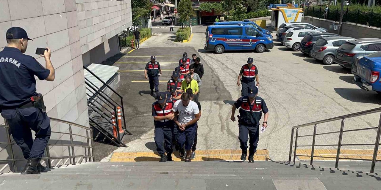 Silah Zoruyla Küçükbaş Hayvan Ve Para Gasp Eden 7 Kişi Tutuklandı