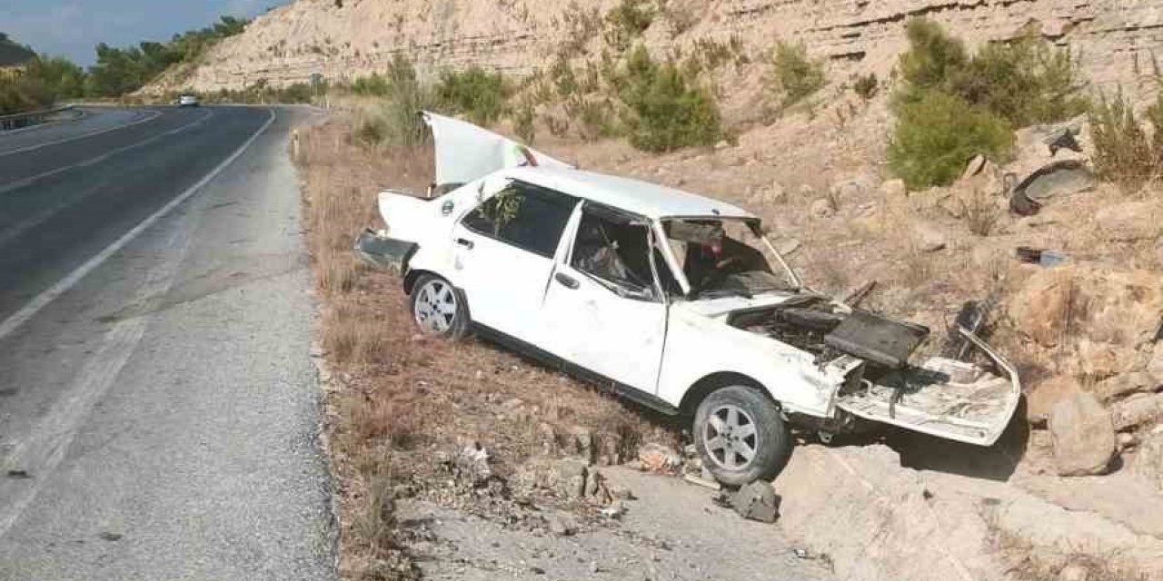 Manavgat’ta Otomobil Takla Atıp Şarampole Yuvarlandı: 1 Yaralı