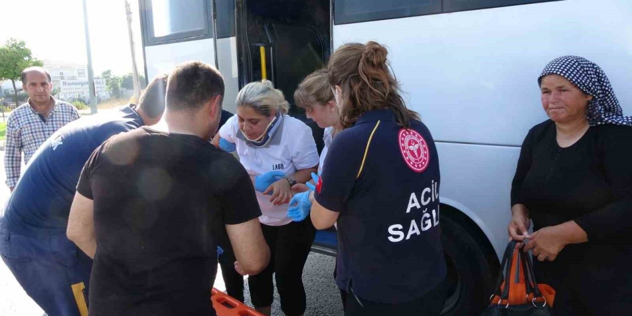 Otel Servisi Midibüs İle Minibüs Çarpıştı: Facianın Eşiğinden Dönüldü