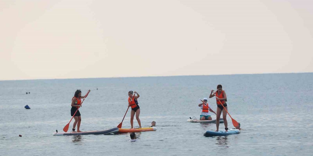 Konyaaltı Sahili’nde Kürek Sörfü Keyfi