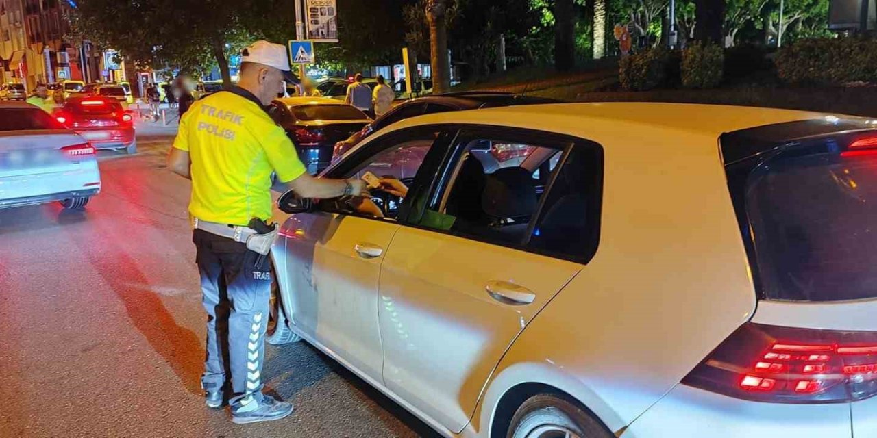 Antalya’da Güven Huzur Uygulaması: Aranan 11 Firari Yakalandı