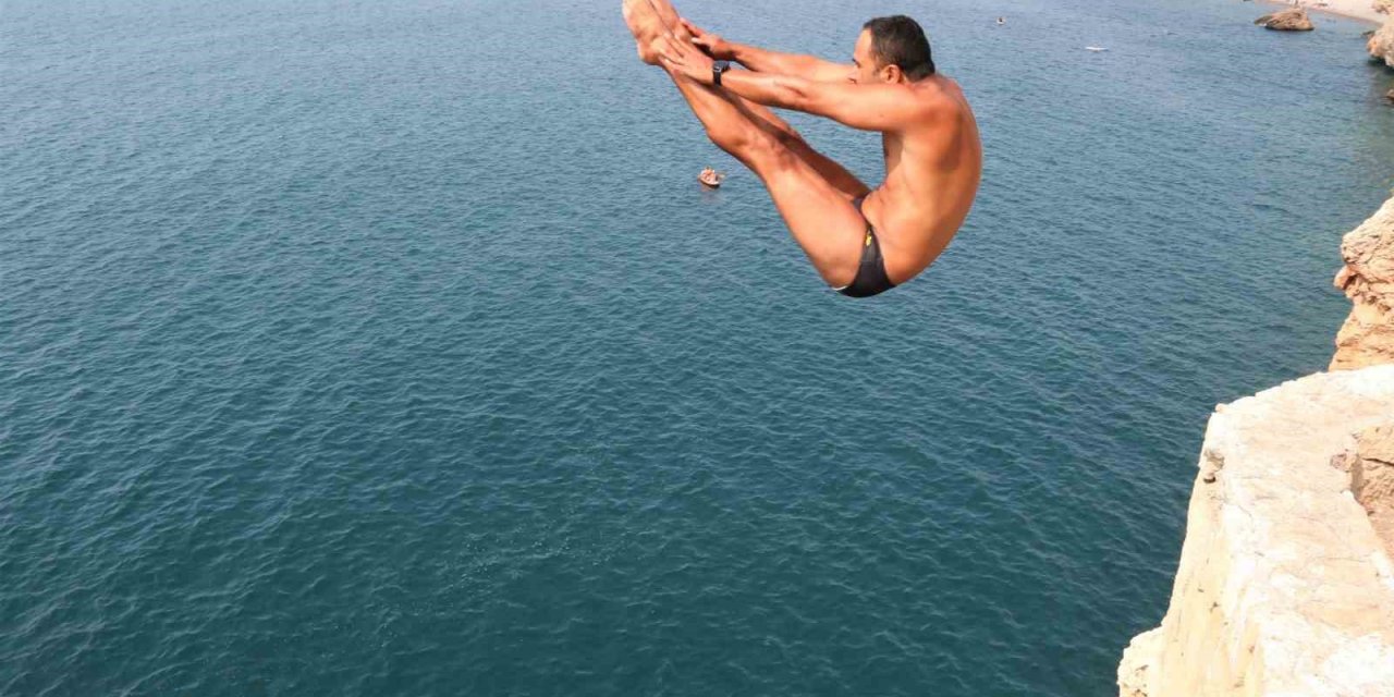 Antalya’nın Falezlerinde Yüksekten Uçurum Dalışı Nefes Kesti