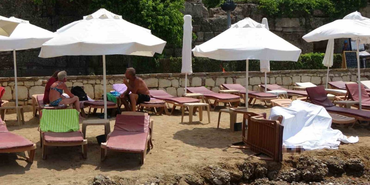 Antalya’da Denizde Fenalaşan İsveçli Turist Kıyıya Ulaşmayı Başardı Ancak Kurtarılamadı