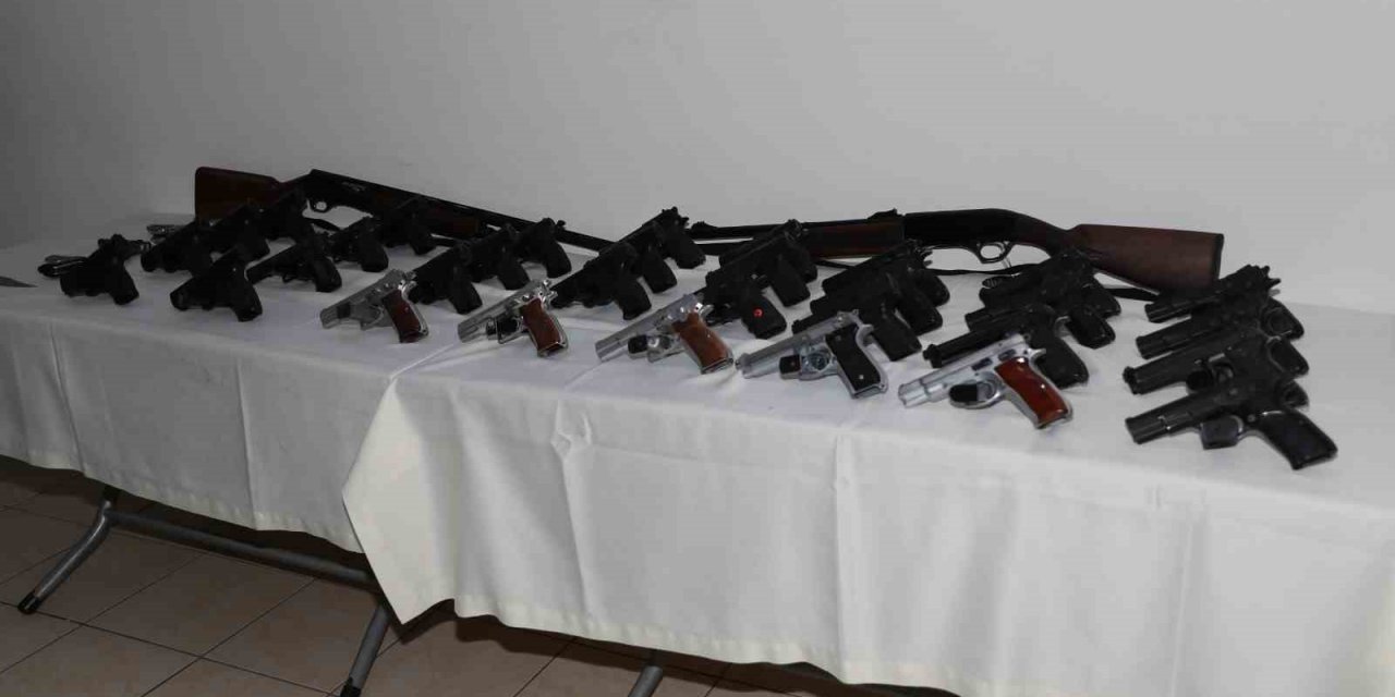 Mersin’de Son 3 Ayda 627 Tabanca Ele Geçirildi