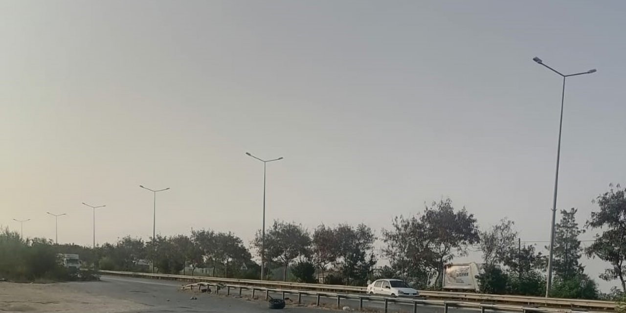 Tur Minibüsü Önce Bariyere, Sonra Yayaya Çarptı: 2 Yaralı