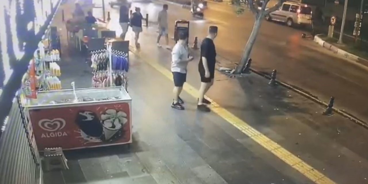 Otomobilin Altında Kalmaktan Kıl Payı Kurtuldu