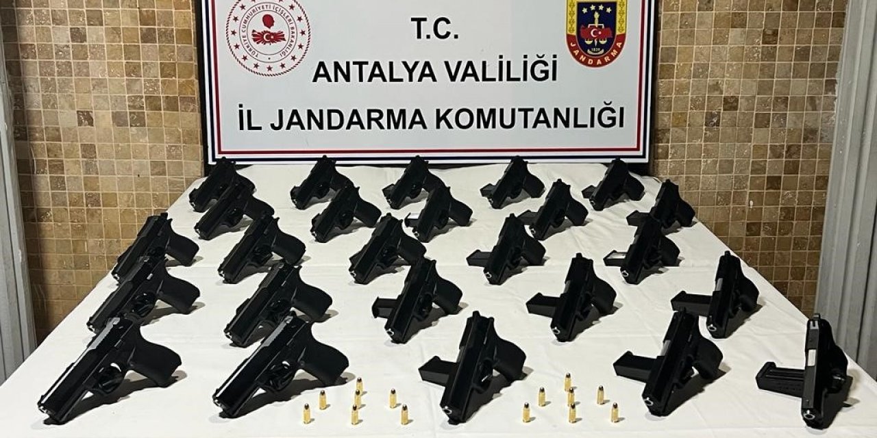 Antalya’da 25 Adet Ruhsatsız Tabanca Ele Geçirildi