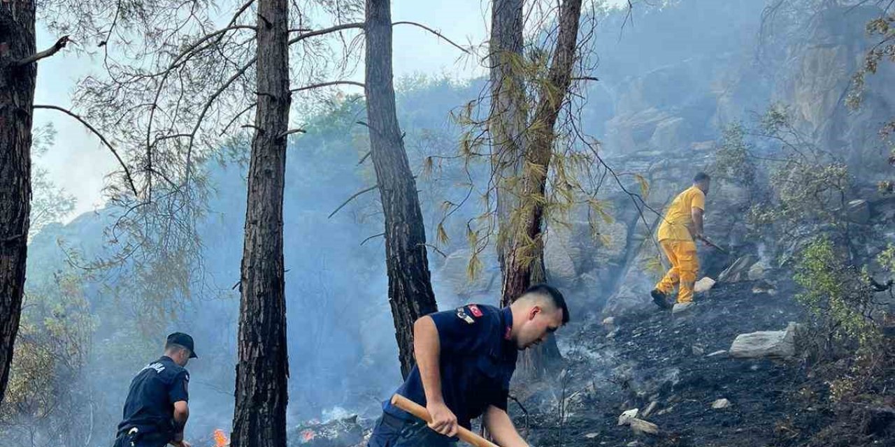 Gazipaşa’daki Orman Yangını Havadan Ve Karadan Yapılan Müdahale İle Söndürüldü