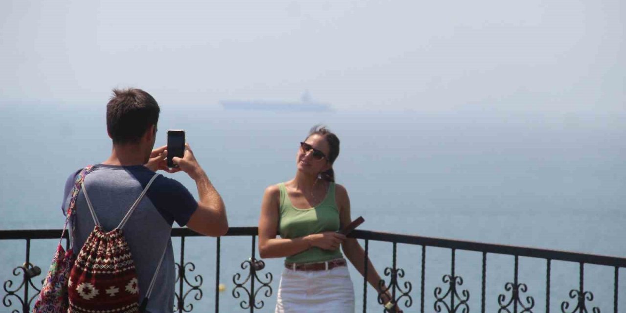 Nemden Görünmeyen Toros Dağlarının Eteğinde Sahiller Doldu Taştı