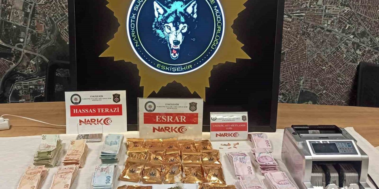 Torbacıların Evinden Yüklü Miktarda Para Ve Para Sayma Makinesi Çıktı