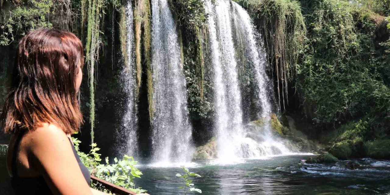 Kuraklığın Vurduğu Düden Şelalesi Taşıma Suyla Çağlıyor
