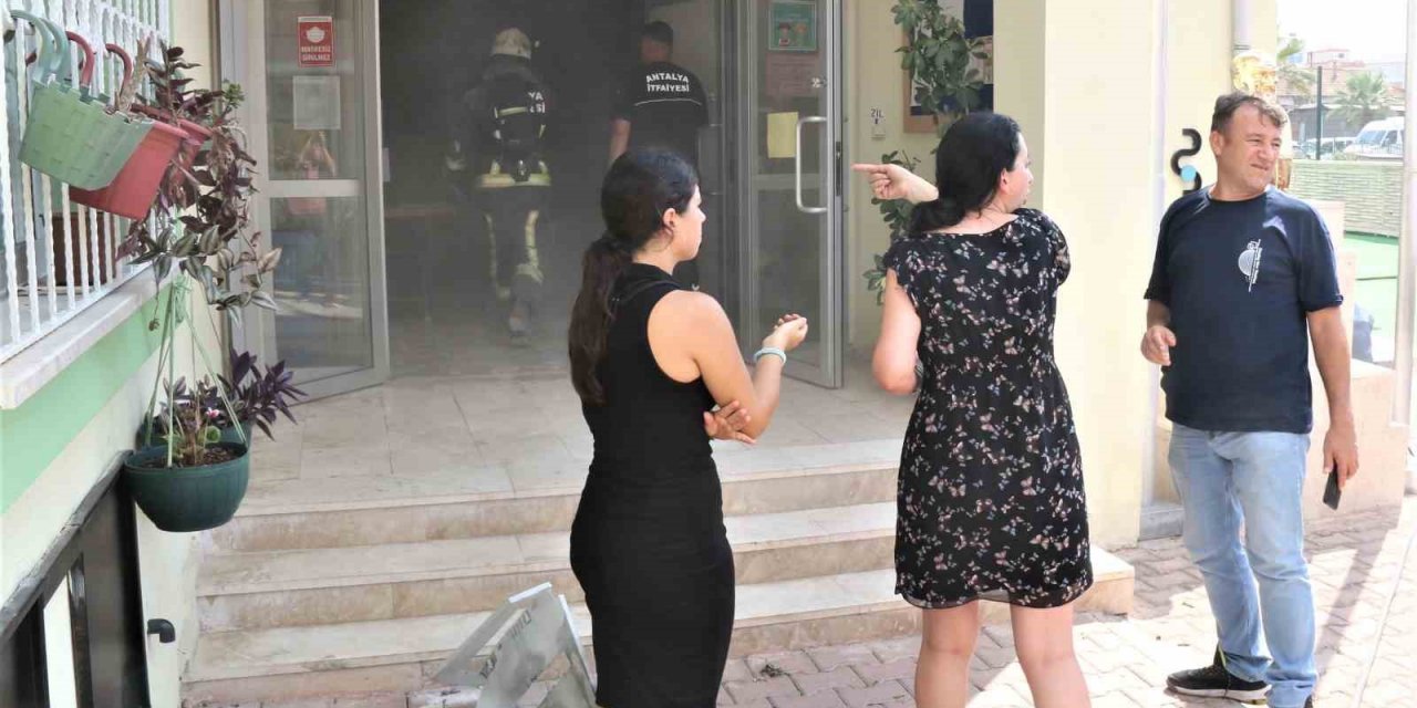 Anaokulunda Öğretmenleri Korkutan Yangın Büyümeden Söndürüldü
