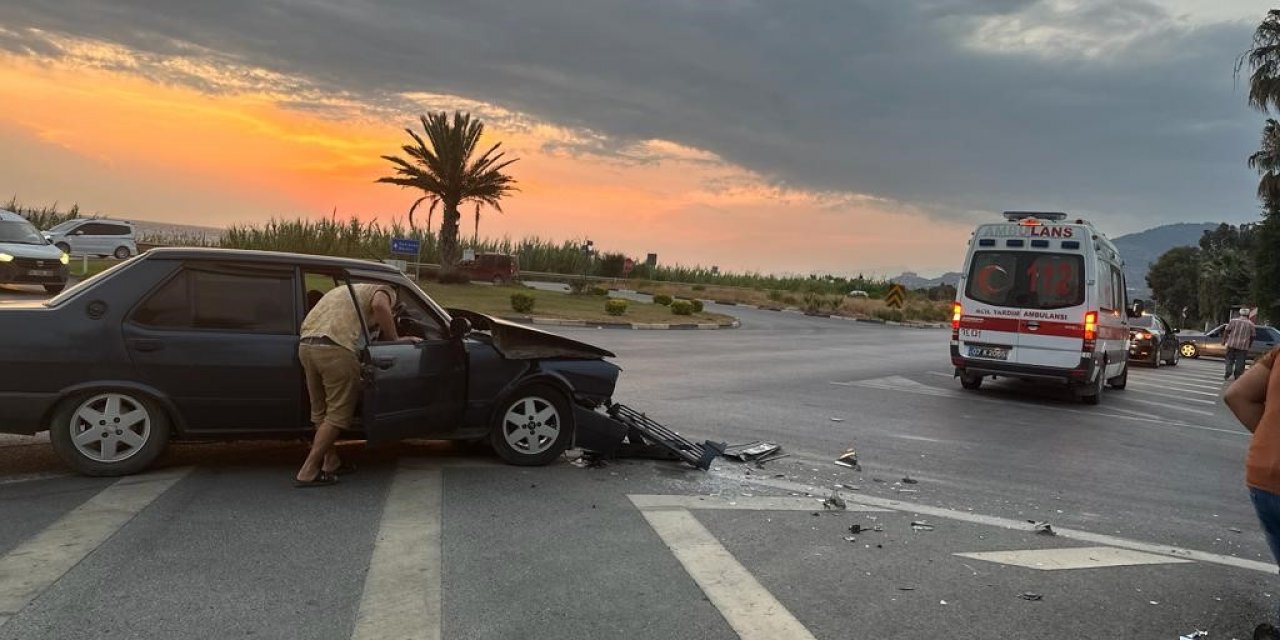 Otomobil Hafriyat Kamyonuna Çarptı: 1 Yaralı