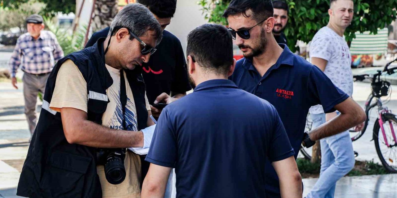 Toplu Ulaşım Kart Dolum Cihazından Para Toplayan Personele Hırsızlık Şoku