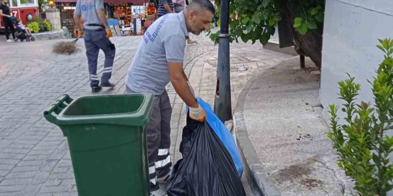 Büyükşehirden Kaleiçi Temizliği