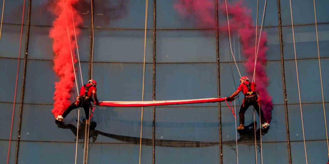 Antalya’da 64 Metrede 30 Ağustos Zafer Bayramı Kutlaması