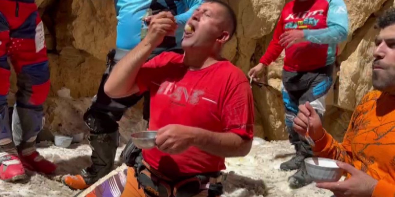 Antalyalı Motosiklet Tutkunlarının 3024 Rakımlı Zirvede Ağustos Ayında Kar Sevinci