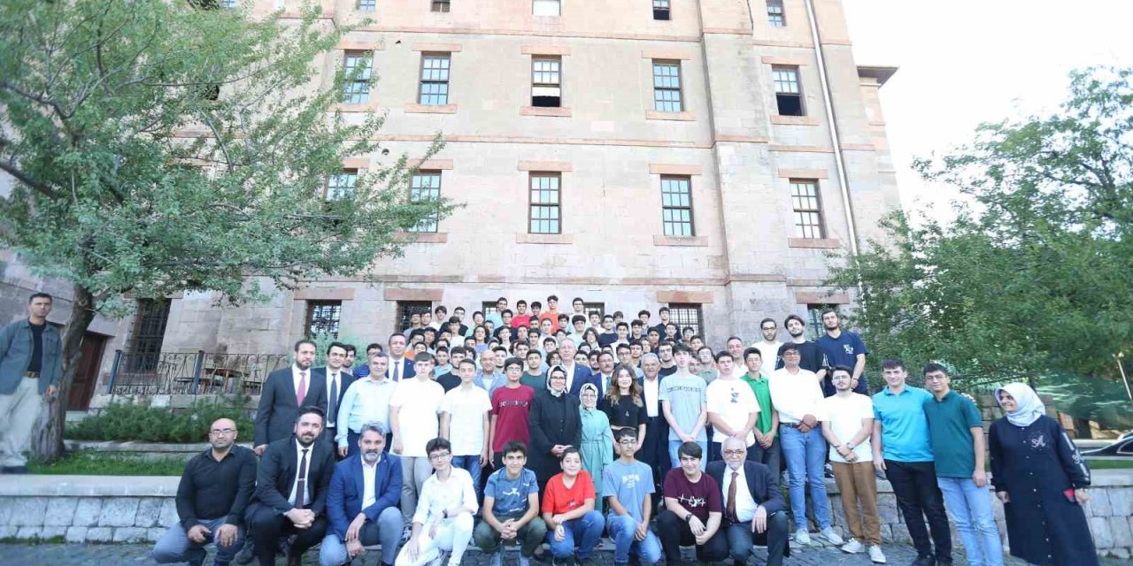 Büyükkılıç’tan Gençlere: “amacımız Ailenizin, Ülkemizin Sizinle Övünmesidir”