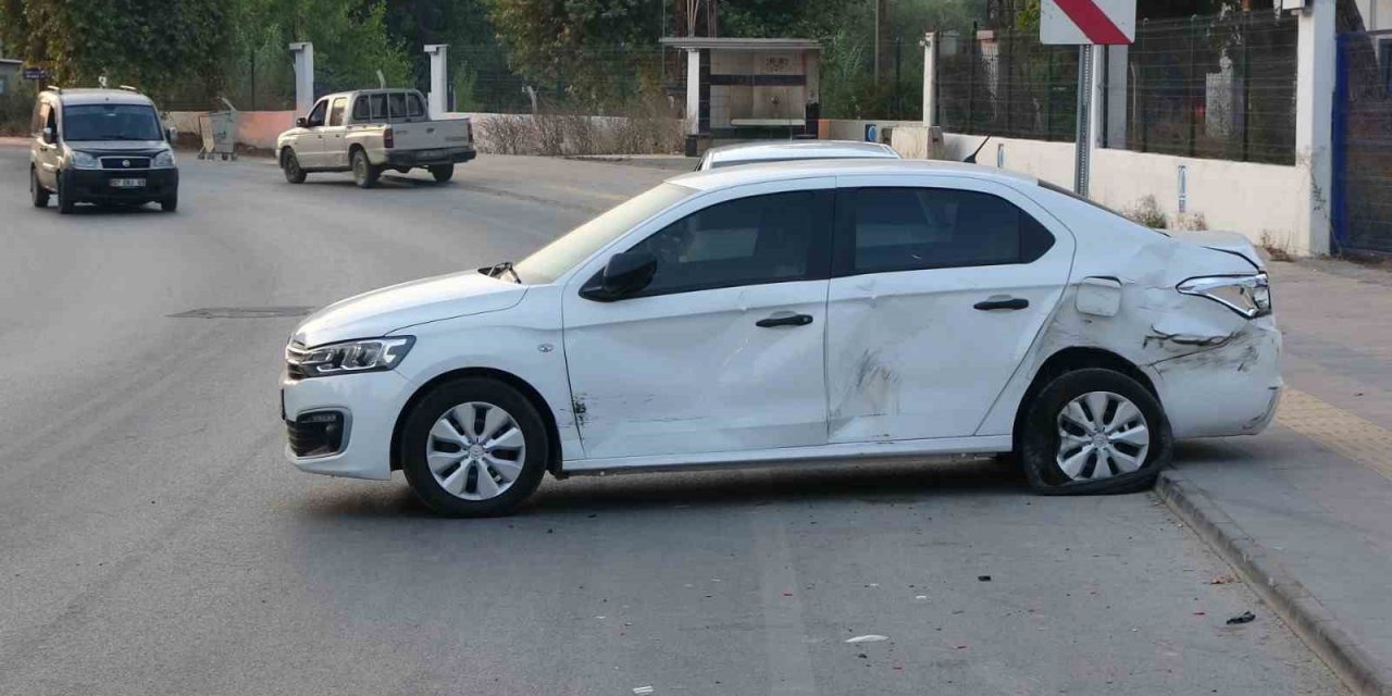 Park Halindeki Otomobile Çarpıp Kaçtı, Yakalanan Sürücü 1,87 Promil Alkollü Çıktı