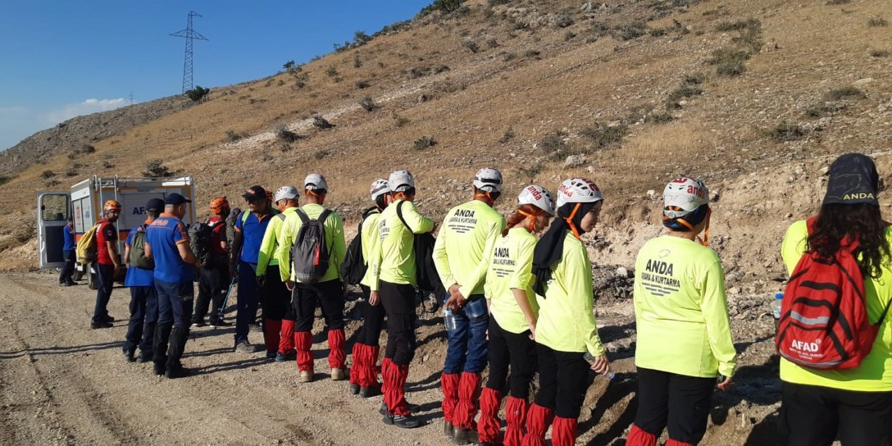 Kayıp Olarak Aranan Genç Ağaç Altında Uyurken Bulundu