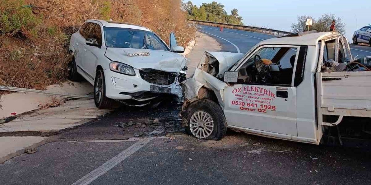 Hatalı Sollama Kaza Getirdi: 4 Yaralı