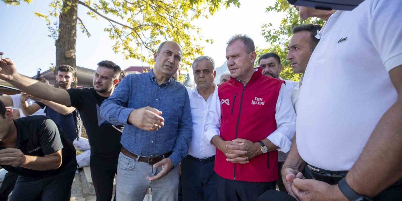 Başkan Seçer, Katlı Otopark Ve Pazar Yeri İnşaatını İnceledi