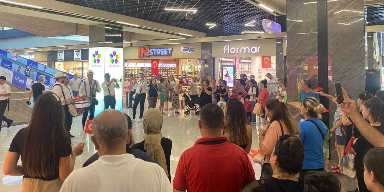 Avm’de 30 Ağustos Kutlaması