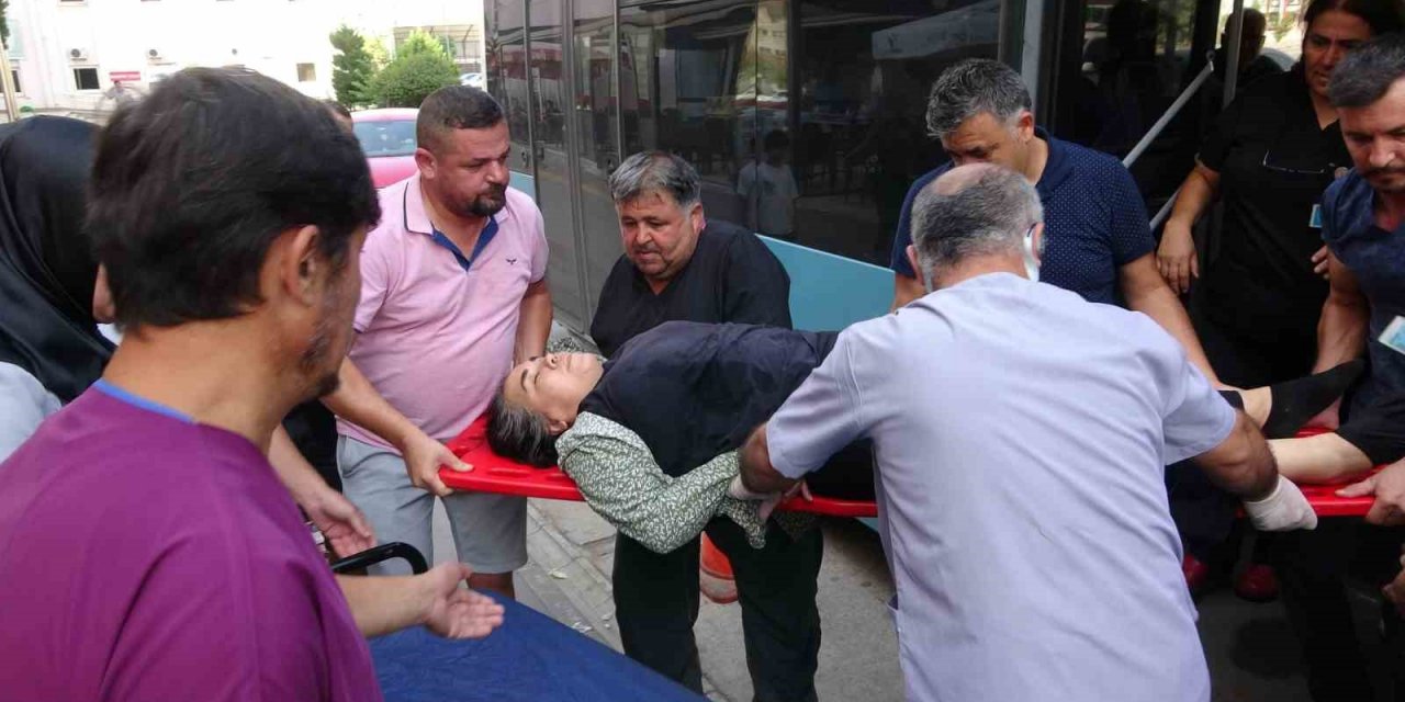 Fenalaşan Kadına İlk Müdahaleyi Emekli Hemşire Yaptı, Otobüs Hastaneye Yetişirdi