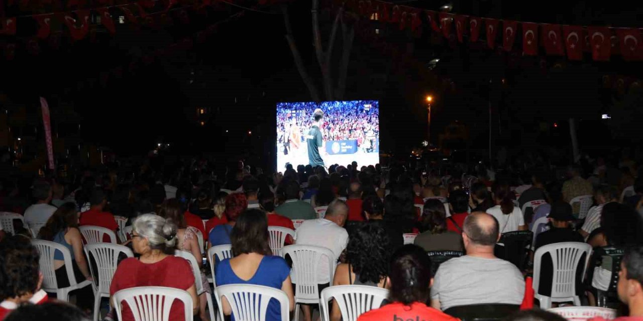 Mezitlililer Şampiyonluk Maçını Dev Ekrandan İzledi