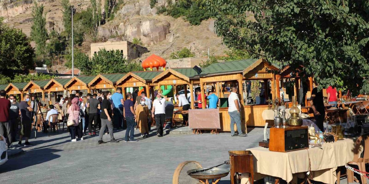 Talas’ta Bu Pazar ‘antika Pazarı’ Var