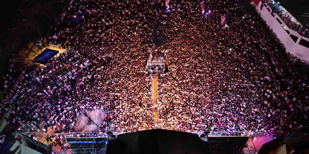 Hadise, Elmalı’yı Coşturdu