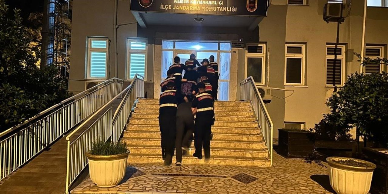 Antalya’da 3 Bin Kullanımlık Bonzai Ele Geçirildi