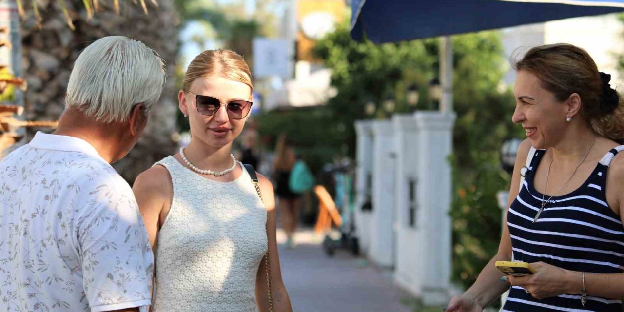 Mahallesinde 36 Milletten İnsan Yaşıyor, Tercümansız Sokağa Çıkamıyor