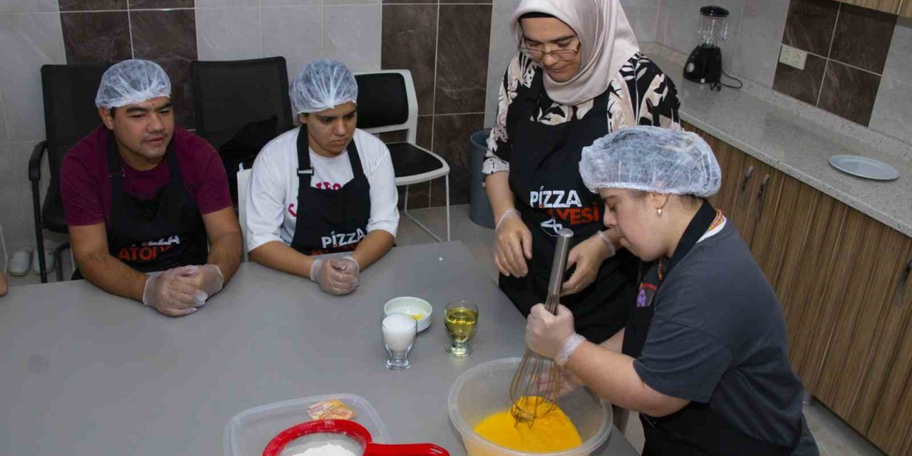 Engelsiz Mutfak Atölyesinde Özel Bireyler Hünerlerini Sergiledi