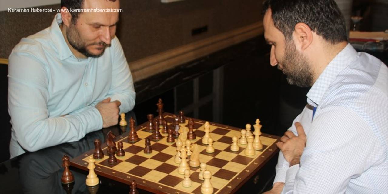 Antalya'da İkizlerin 3,5 Saat Süren Satranç Mücadelesi