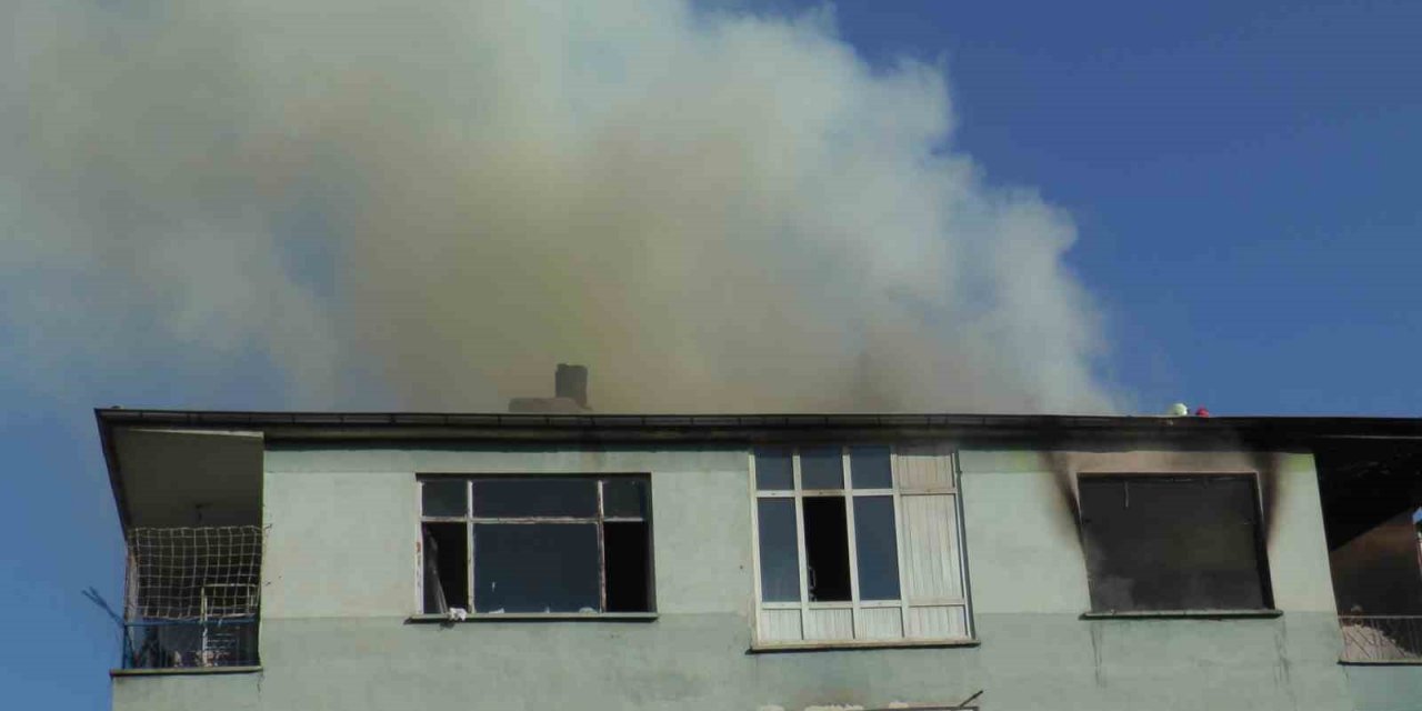 Kayseri’de Korkutan Yangın: Yanan Ev 1 Saatte Söndürüldü